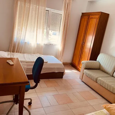 Downtown 2 Bedroom 2 Balconies Ac Wifi Apartment *