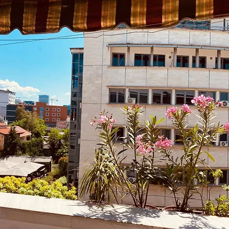 Apartment Downtown 2 Bedroom 2 Balconies Ac Wifi Tirana