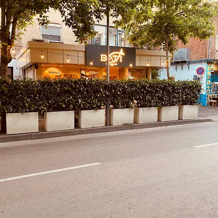 Downtown 2 Bedroom 2 Balconies Ac Wifi Tirana